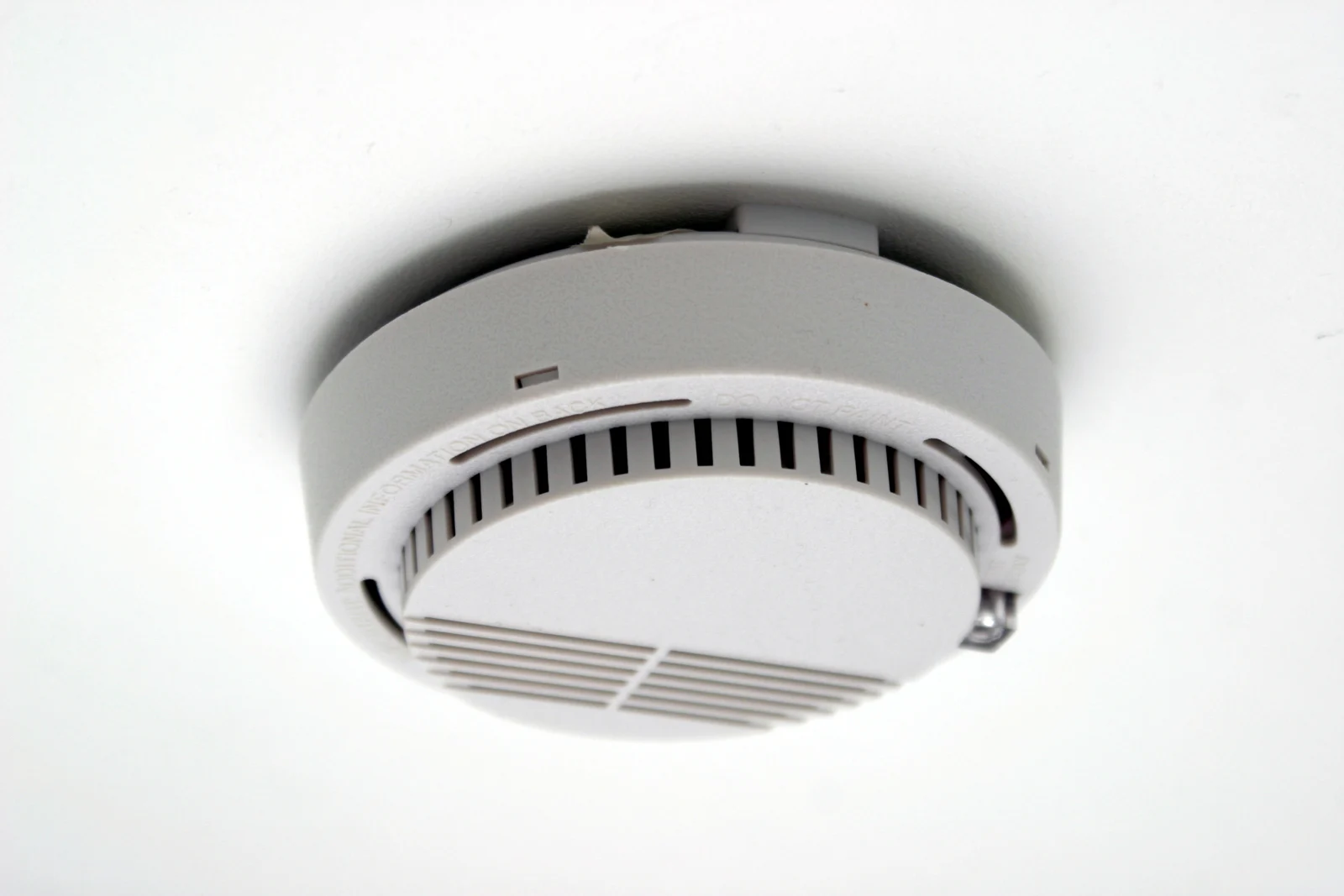 Ceiling-mounted smoke detector